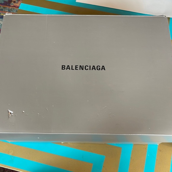 Balenciaga triple s sneaker size 37/6.5 - Picture 3 of 17